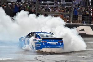 Race winner Kyle Larson, Hendrick Motorsports, Chevrolet Camaro HendrickCars.com