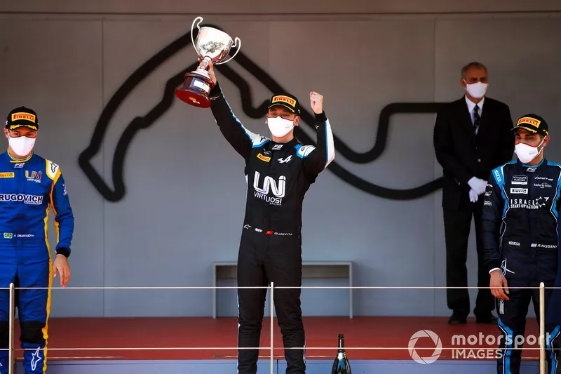 Podio: Felipe Drugovich, Uni-Virtuosi, Guanyu Zhou, Uni-Virtuosi Racing Roy Nissany, DAMS