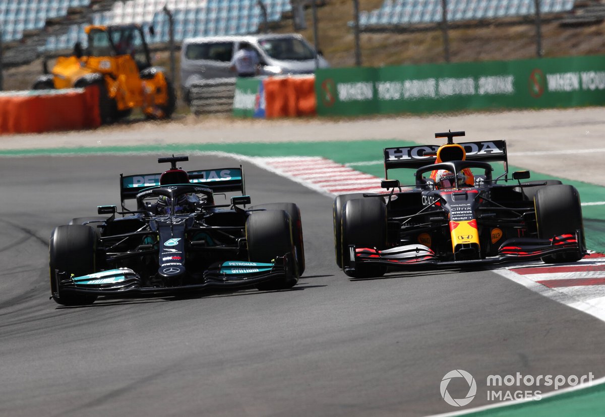 Lewis Hamilton, Mercedes W12, lotta con Max Verstappen, Red Bull Racing RB16B