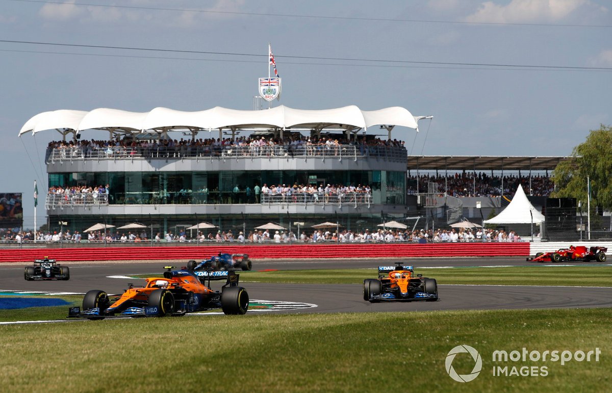 Lando Norris, McLaren MCL35M, Daniel Ricciardo, McLaren MCL35M
