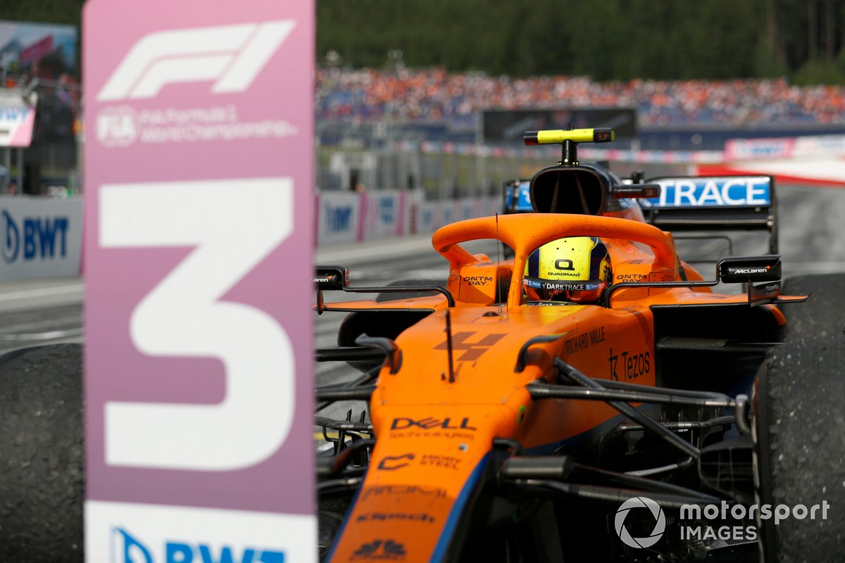 Tercer lugar Lando Norris, McLaren MCL35M, en Parc Ferme