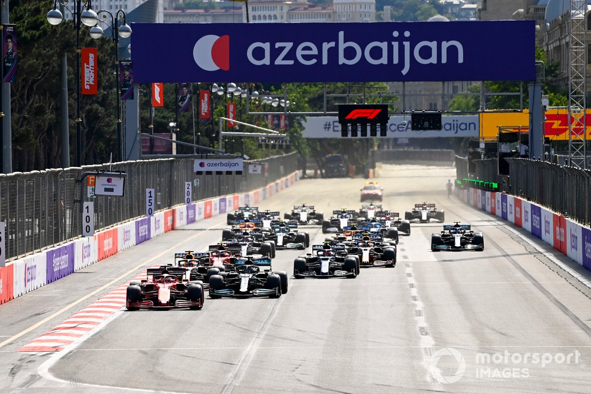 Charles Leclerc, Ferrari SF21, Lewis Hamilton, Mercedes W12, Max Verstappen, Red Bull Racing RB16B, Pierre Gasly, AlphaTauri AT02, and the rest of the field
