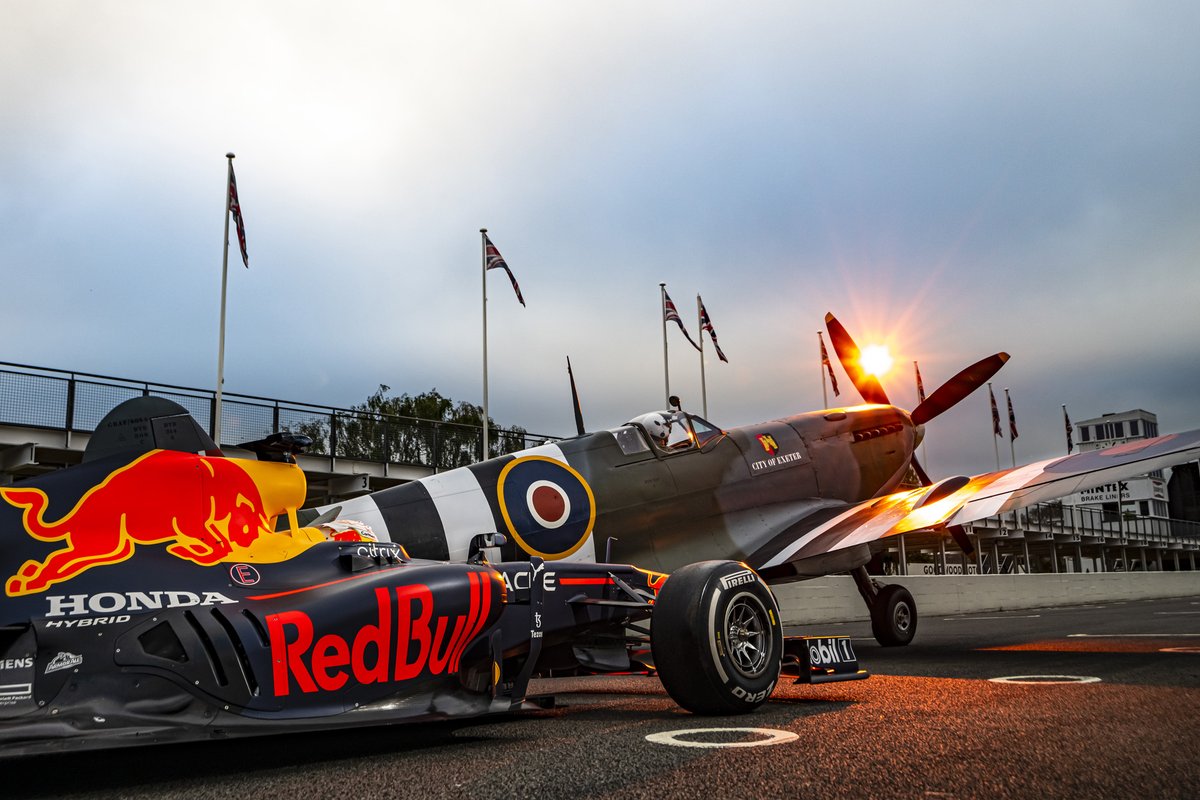 Max Verstappen, Red Bull Racing RB7 en een spitfire