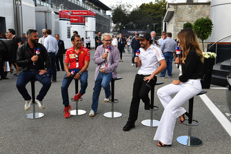 Fernando Alonso, McLaren talks with Federica Masolin, Sky Italia Presenter, Davide Valsecchi, Sky Italia, Marc Gene, Ferrari and Jacques Villeneuve, Sky Italia