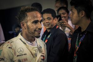 Le vainqueur Lewis Hamilton, Mercedes AMG F1 dans le parc fermé