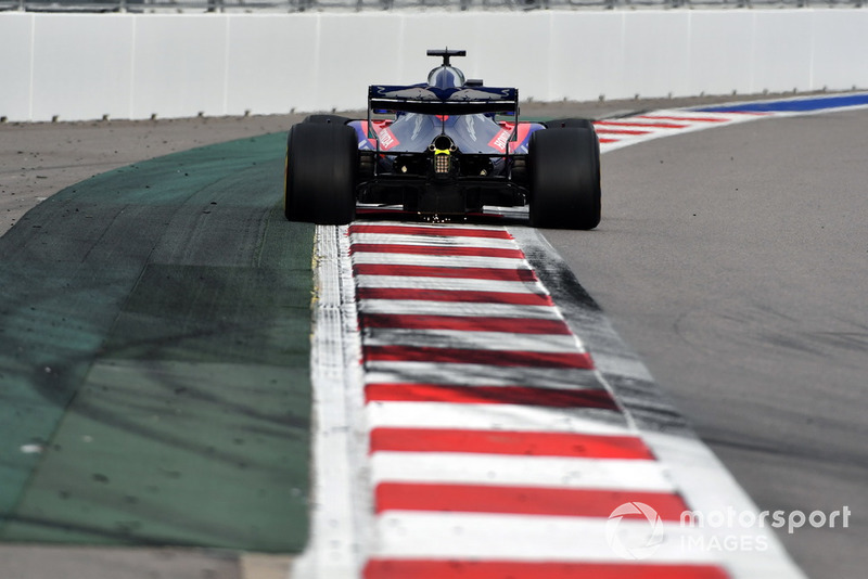 Brendon Hartley, Scuderia Toro Rosso STR13 sparks