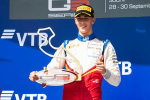 Podium: race winner Leonardo Pulcini, Campos Racing