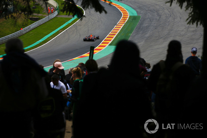 Daniel Ricciardo, Red Bull Racing RB14, dans Pouhon