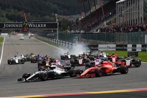 Lewis Hamilton, Mercedes AMG F1 W09 and Sebastian Vettel, Ferrari SF71H at the start of the race