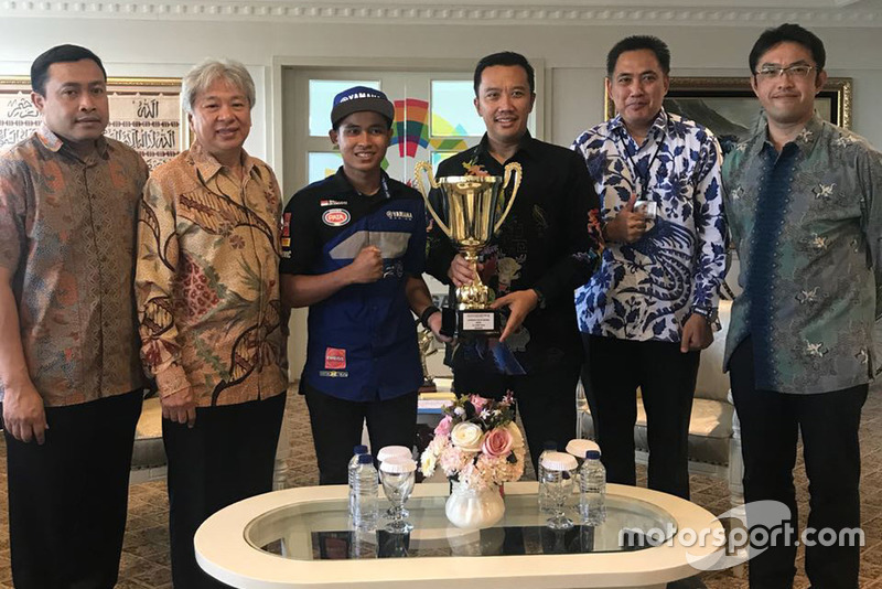 Management PT YIMM dan Galang Hendra bersama Menteri Pemuda dan Olahraga (Menpora) Imam Nahrawi