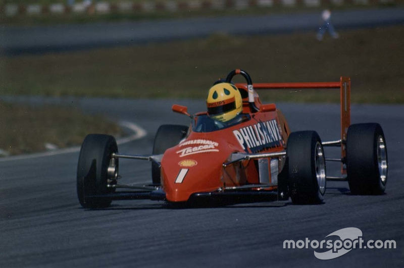 Em 1988, foi vice-campeão de Fórmula Ford