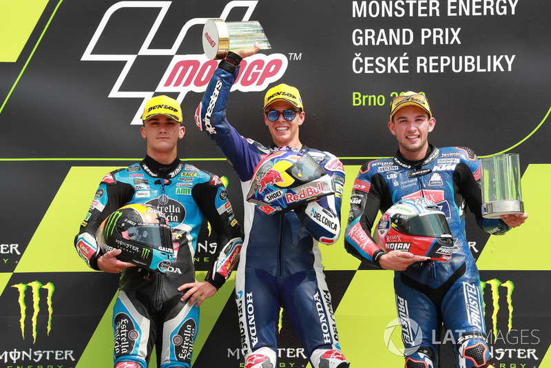 Podio: il secondo classificato Aron Canet, Estrella Galicia 0,0, il vincitore della gara Fabio Di Giannantonio, Del Conca Gresini Racing Moto3, il terzo classificato Jakub Kornfeil, Prustel GP