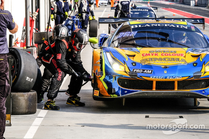 #39 TP 12 - Kessel Racing Ferrari 488 GT3: Piti Bhirombhakdi, Carlo Van Dam