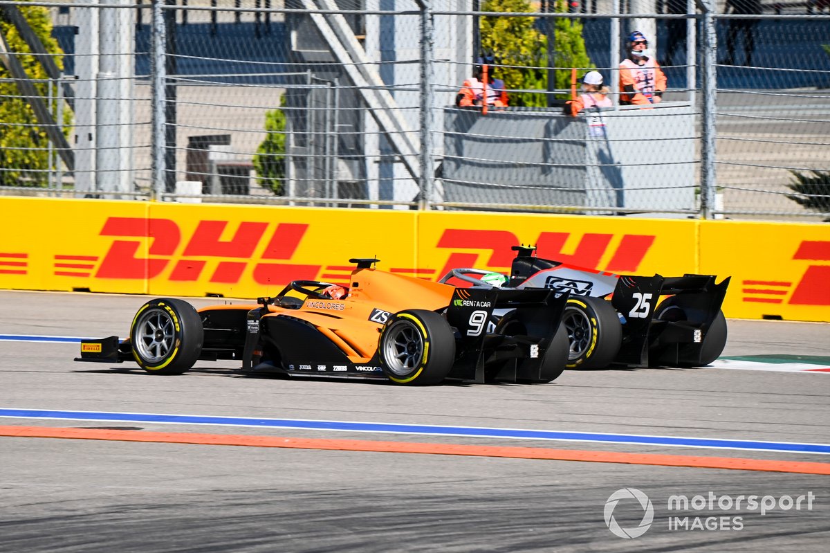 Luca Ghiotto, Hitech Grand Prix and Jack Aitken, Campos Racing battle