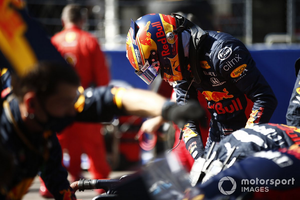 Alex Albon, Red Bull Racing, on the grid