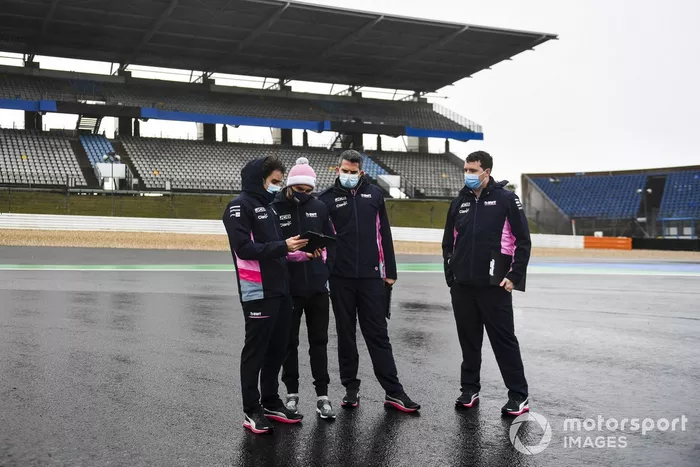 Sergio Pérez, Racing Point camina por la pista