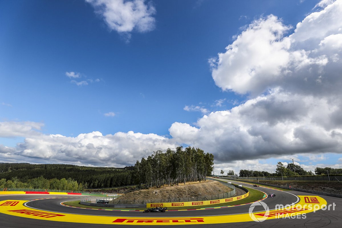 Lewis Hamilton, Mercedes F1 W11, Sergio Perez, Racing Point RP20