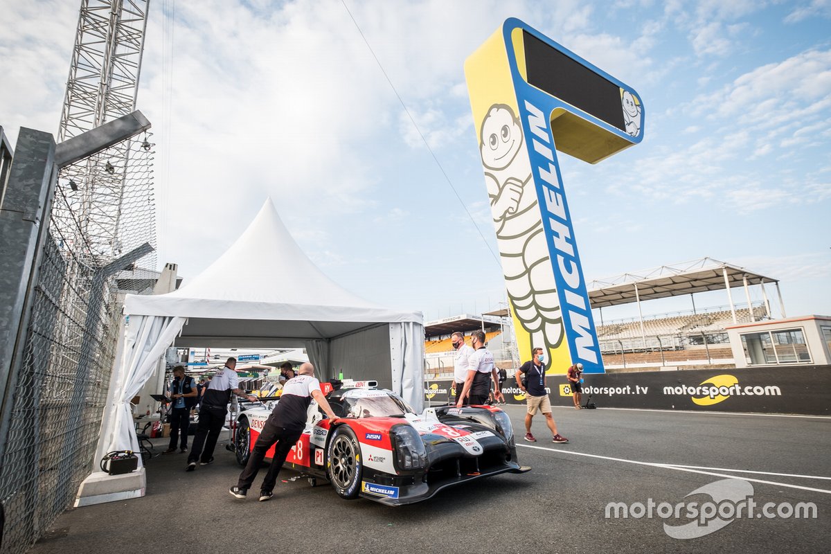 #8 Toyota Gazoo Racing Toyota TS050: Sebastien Buemi, Kazuki Nakajima, Brendon Hartley at scrutiny