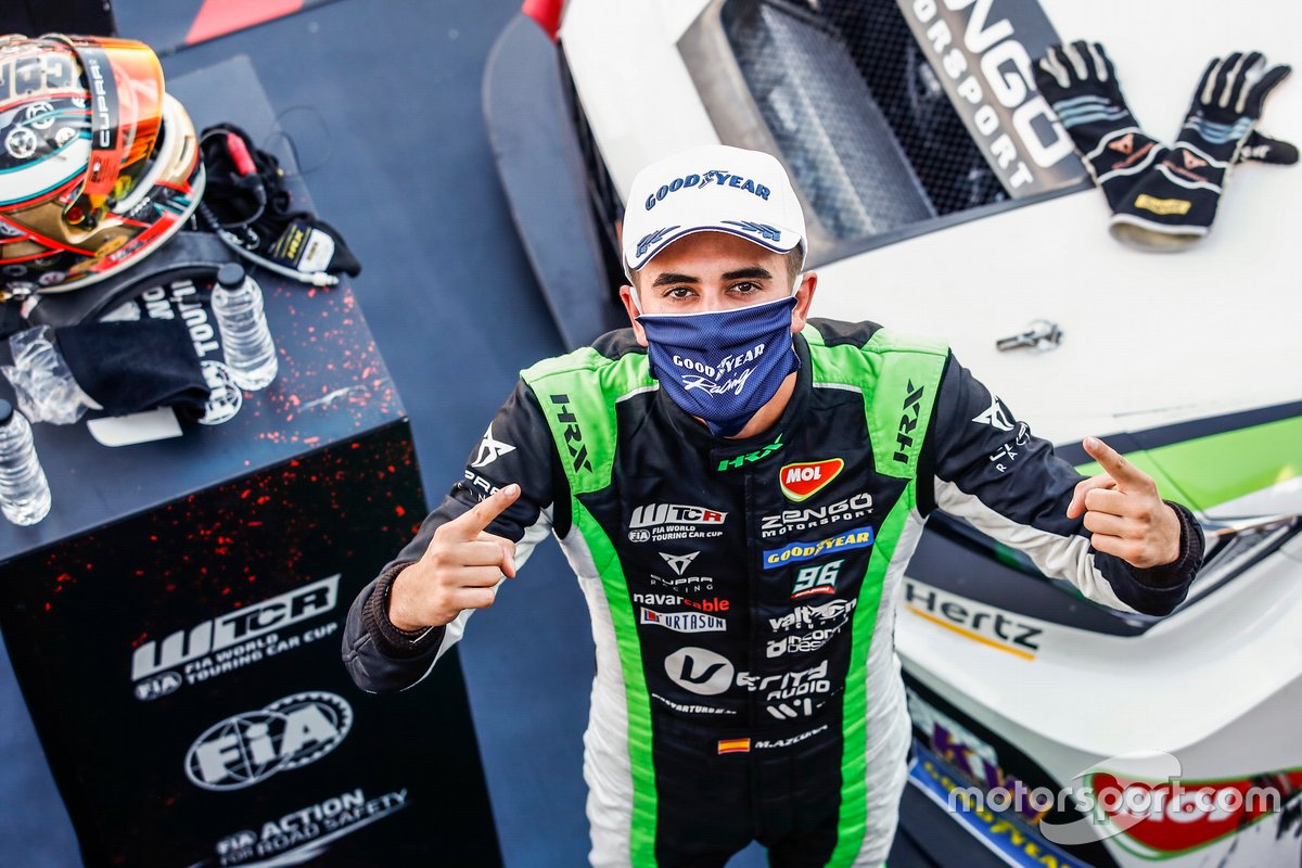 Il vincitore della gara Mikel Azcona, Zengo Motorsport Services KFT CUPRA León Competición TCR