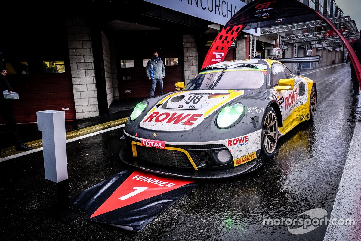 La voiture des vainqueurs, #98 ROWE Racing Porsche 911 GT3-R: Nick Tandy, Earl Bamber, Laurens Vanthoor