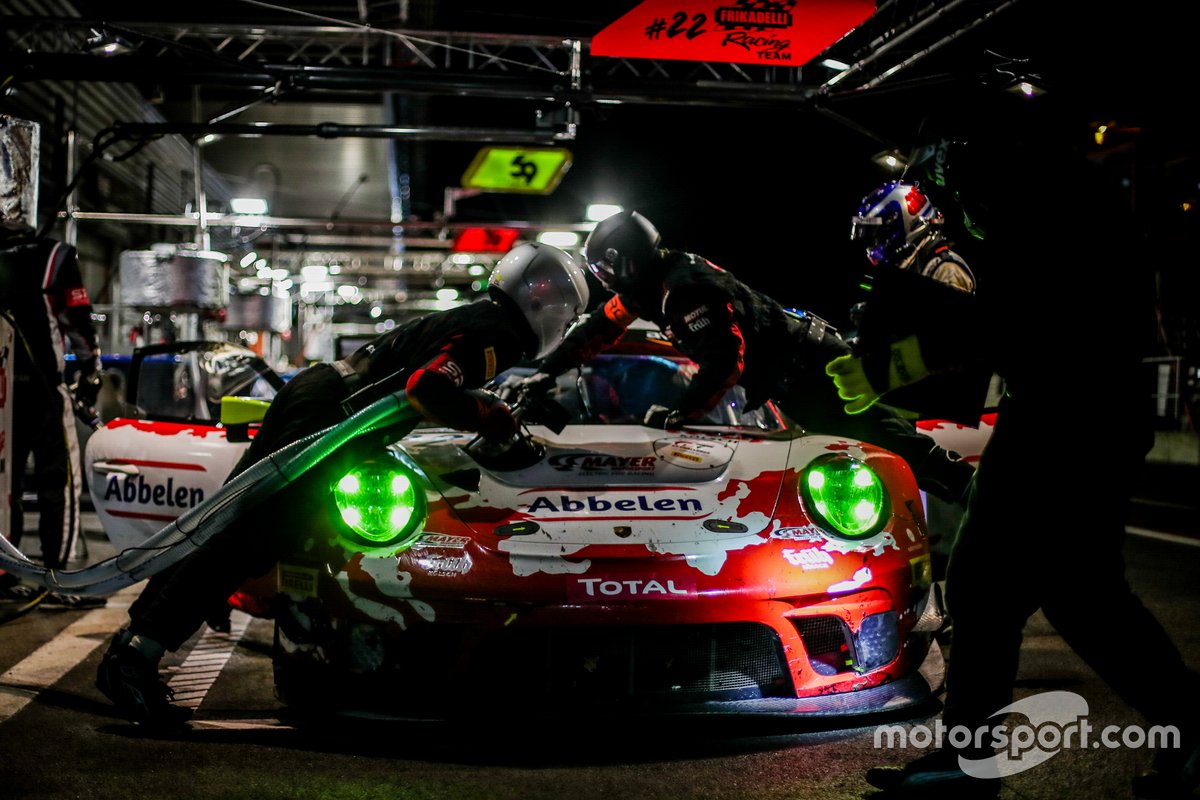 #22 Frikadelli Racing Team Porsche 911 GT3-R: Jörg Bergmeister, Frederic Makowiecki, Dennis Olsen