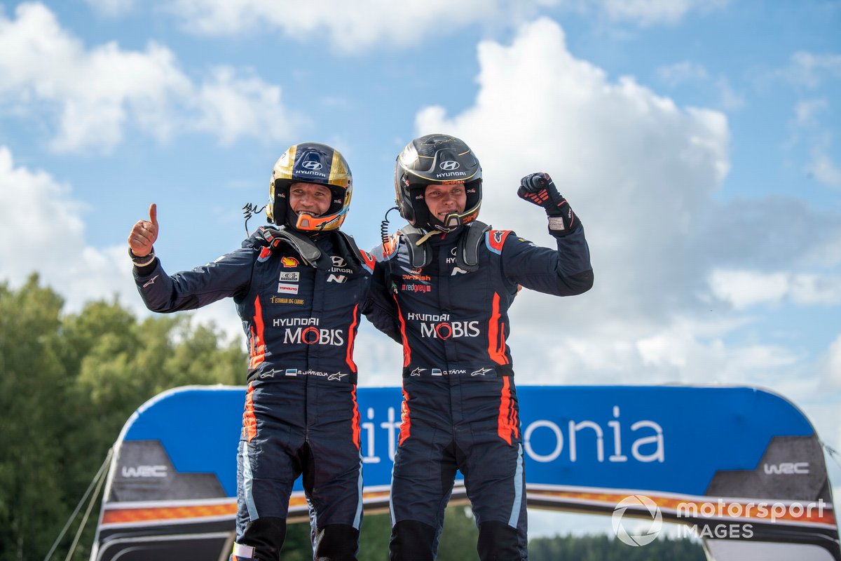 Il vincitore della gara Ott Tänak, Martin Järveoja, Hyundai Motorsport Hyundai i20 Coupe WRC