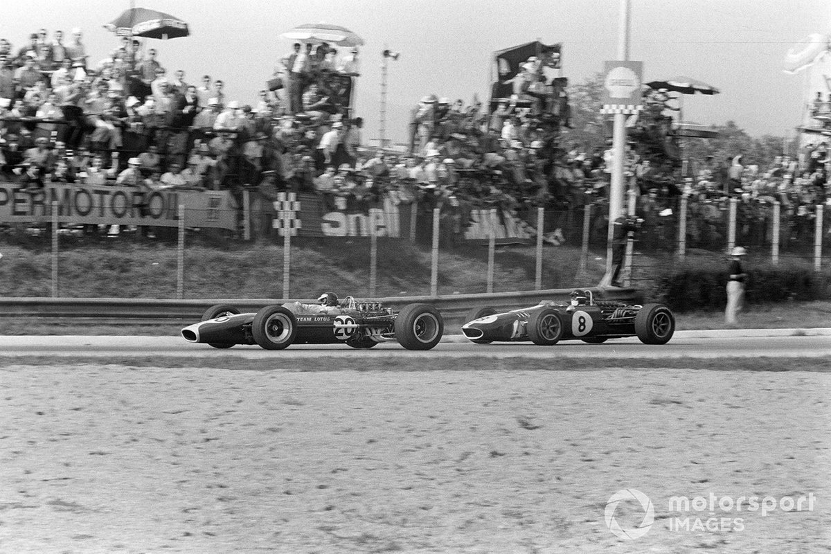 Jim Clark, Lotus 49 Ford, leads Dan Gurney, Eagle T1G Weslake