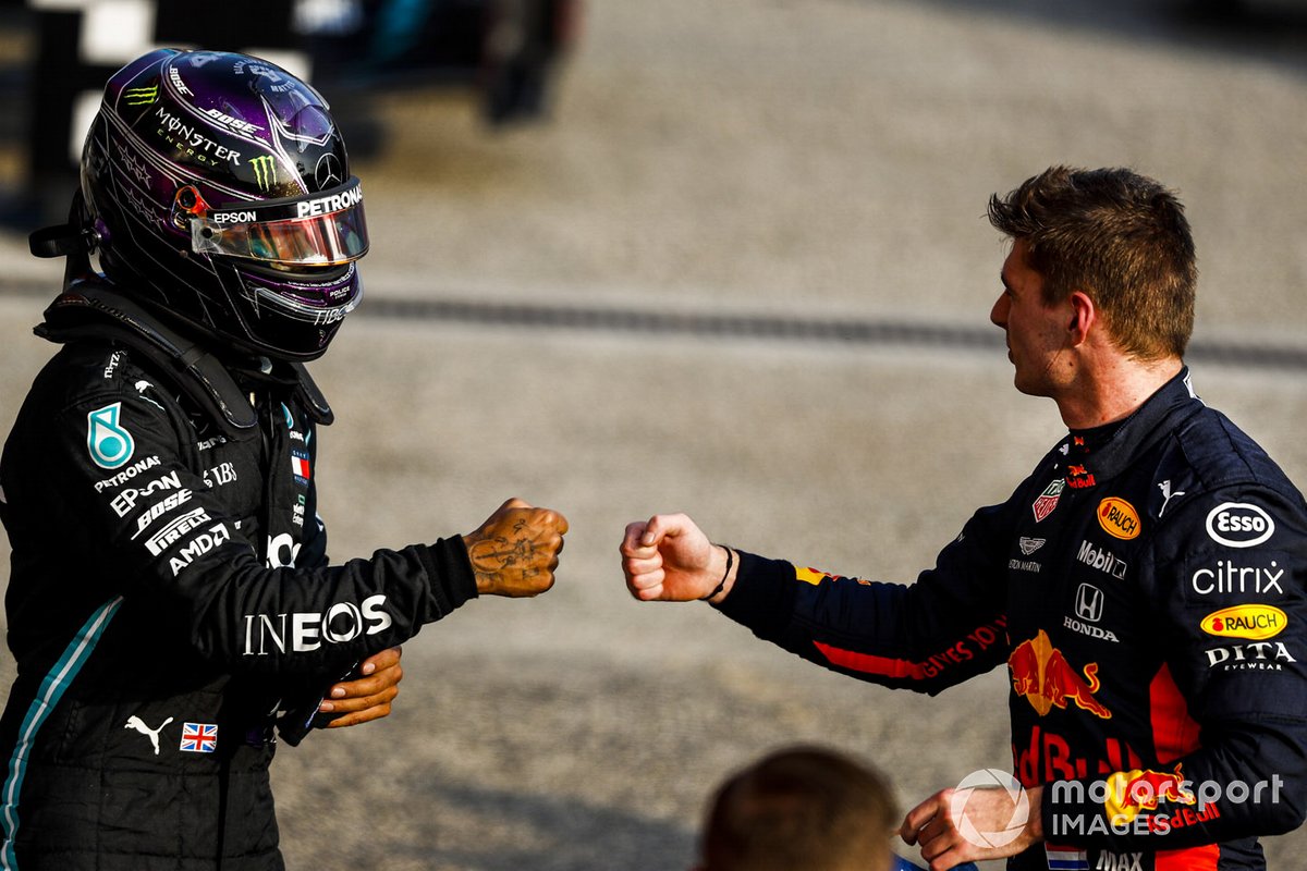 Lewis Hamilton, Mercedes-AMG F1 e Max Verstappen, Red Bull Racing festeggia nel parco chiuso