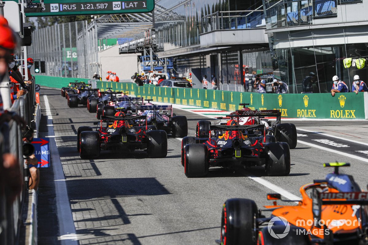 Alex Albon, Red Bull Racing RB16, Kimi Raikkonen, Alfa Romeo Racing C39, Max Verstappen, Red Bull Racing RB16, and Lando Norris, McLaren MCL35, head for the track