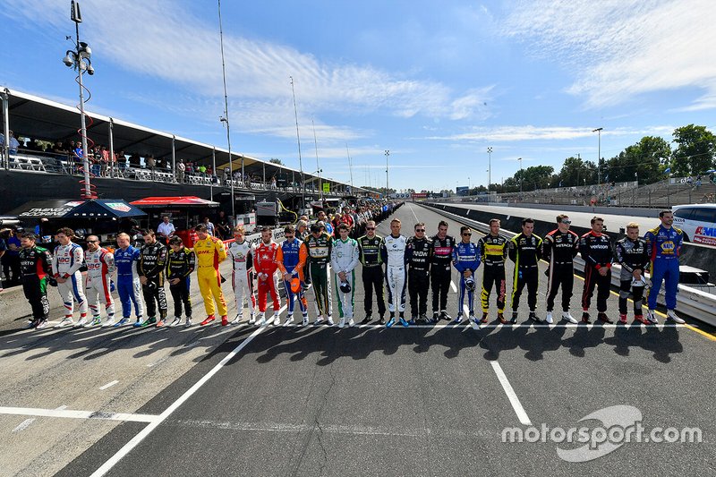 I piloti le cre e i membri dello staff della IndyCar series commemorano Anthonie Hubert