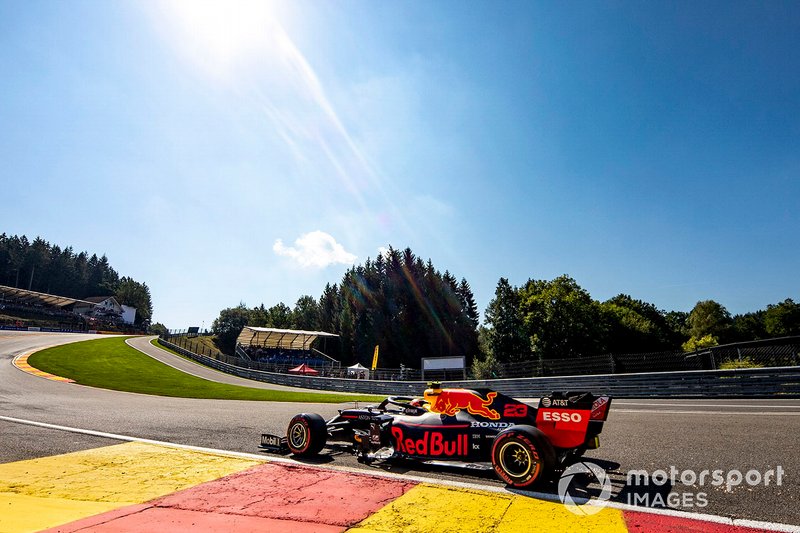 18. Alex Albon: 1'45.799 (punição)