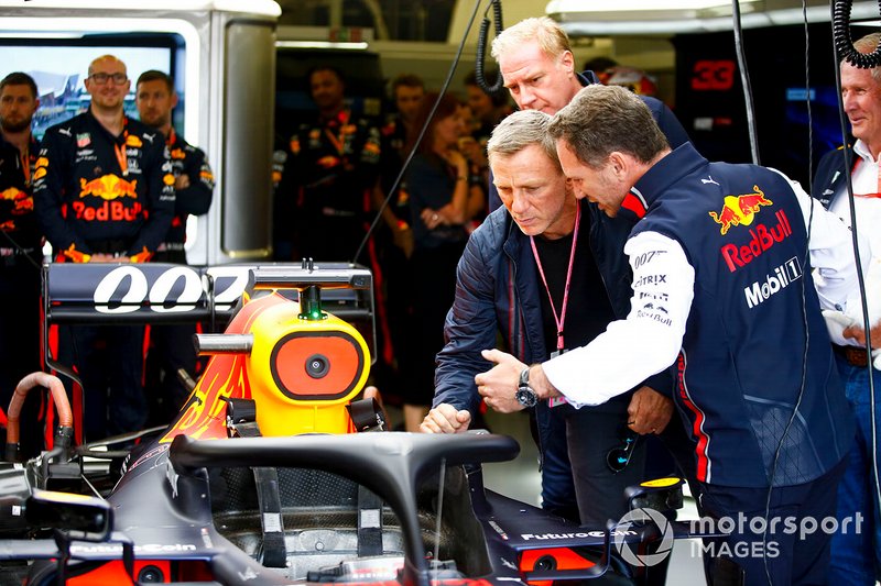 Daniel Craig, Actor with Christian Horner, Team Principal, Red Bull Racing in the Red Bull Racing Garage