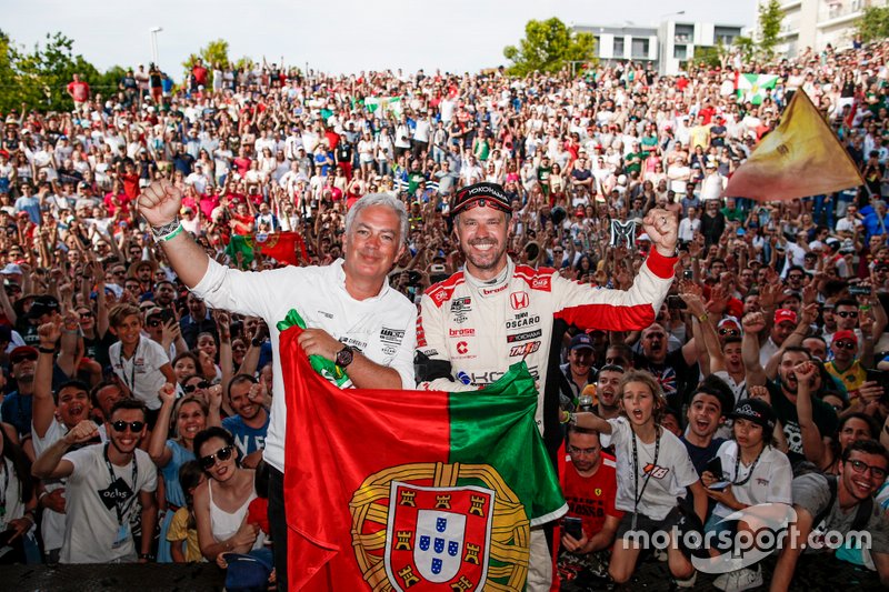 Tiago Monteiro, KCMG Honda Civic Type R TCR and Mayor of the city, Eng. Rui Santos