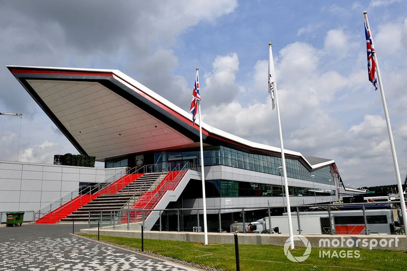 Suasana paddock