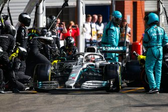 Lewis Hamilton, Mercedes AMG F1 W10, lascia i box dopo una fermata