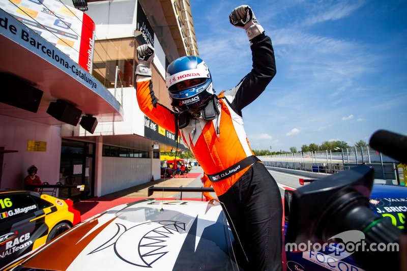 Il vincitore della gara Daniel Lloyd, Brutal Fish Racing Team Honda Civic Type R