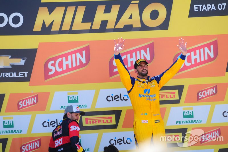 Thiago Camilo comemora vitória na Corrida do Milhão de 2015