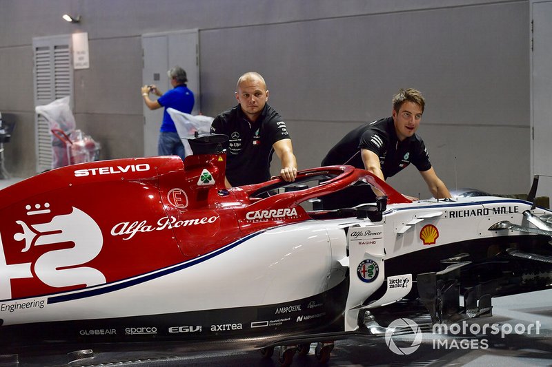 Mercedes AMG F1 mechanics pushing the Alfa Romeo Racing C38