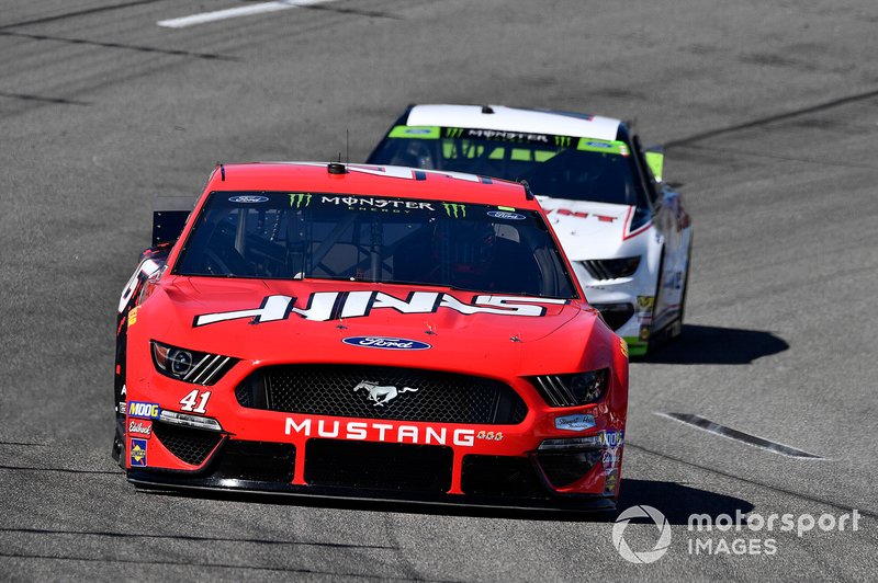 Daniel Suarez, Stewart-Haas Racing, Ford Mustang Haas Automation and \ Brad Keselowski, Team Penske, Ford Mustang Discount Tire