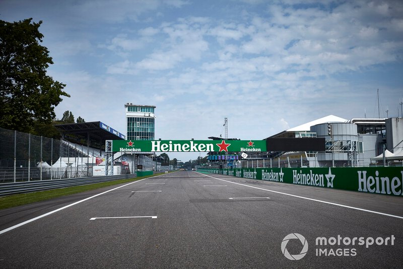 Start/ Finish straight overview