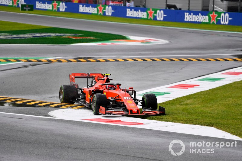 Charles Leclerc, Ferrari SF90, corta la chicane