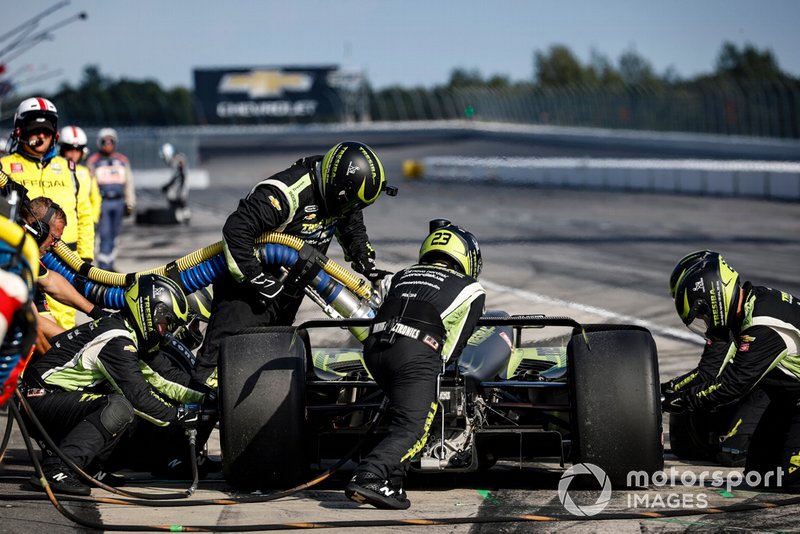 Charlie Kimball, Carlin Chevrolet, pit stop