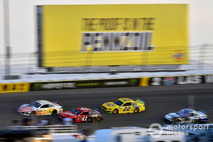  Chris Buescher, JTG Daugherty Racing, Chevrolet Camaro Natural Light Seltzer and  Daniel Suarez, Stewart-Haas Racing, Ford Mustang Haas Automation
