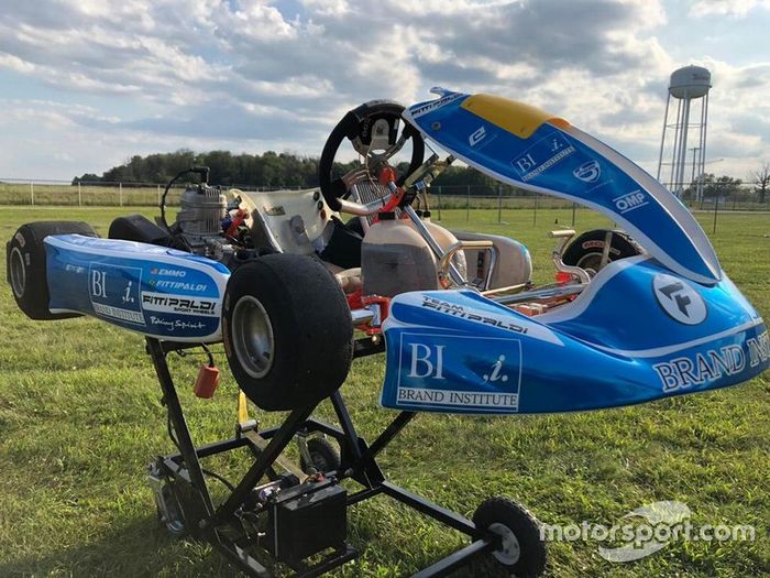 Kart de Emmo com as cores do novo patrocinador