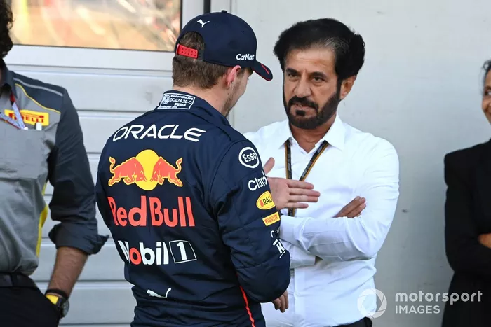 Ganador de la pole Max Verstappen, Red Bull Racing con Mohammed bin Sulayem, Presidente de la FIA