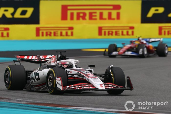 Lewis Hamilton, Ferrari, Esteban Ocon, Haas F1 Team