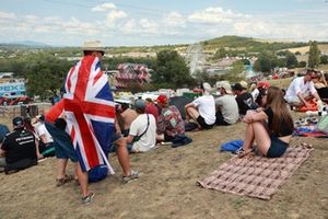 Fans at Turn 12