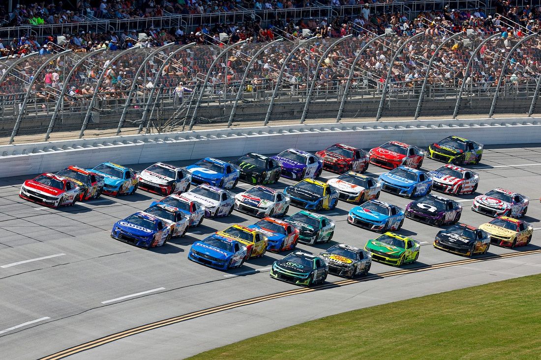 Josh Berry, Wood Brothers Racing Ford, Michael McDowell, Spire Motorsports Chevrolet
