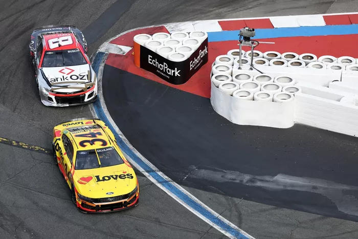 Todd Gilliland, Front Row Motorsports Ford, Kyle Busch, Richard Childress Racing Chevrolet