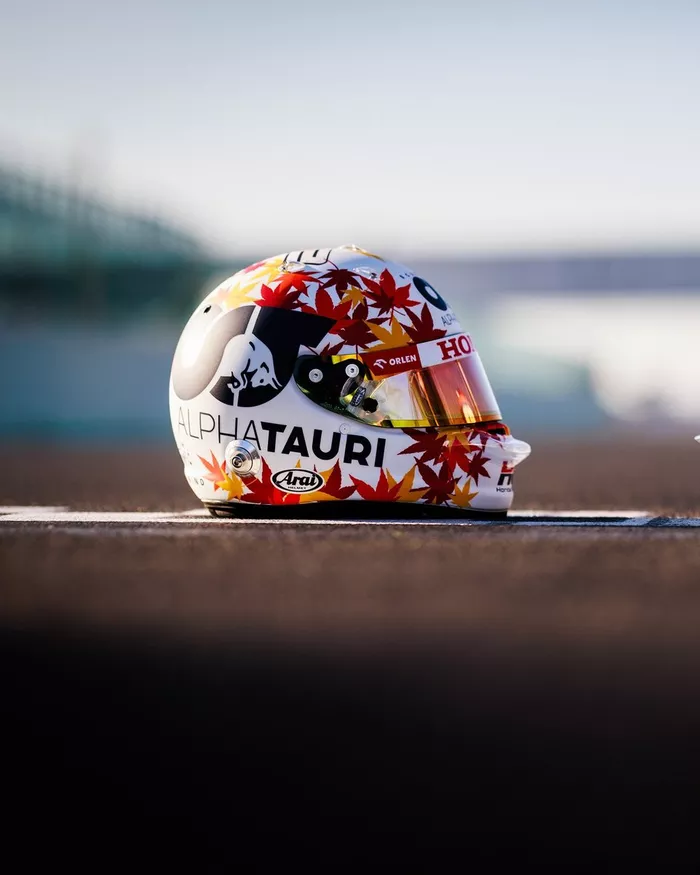 Yuki Tsunoda 2023 Helmet